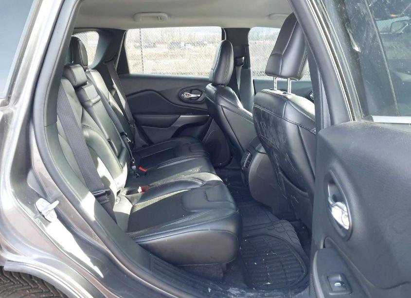 Photo 8 of 2019 Jeep Cherokee LATITUDE PLUS 4X4 (VIN 1C4PJMLB9KD128054)