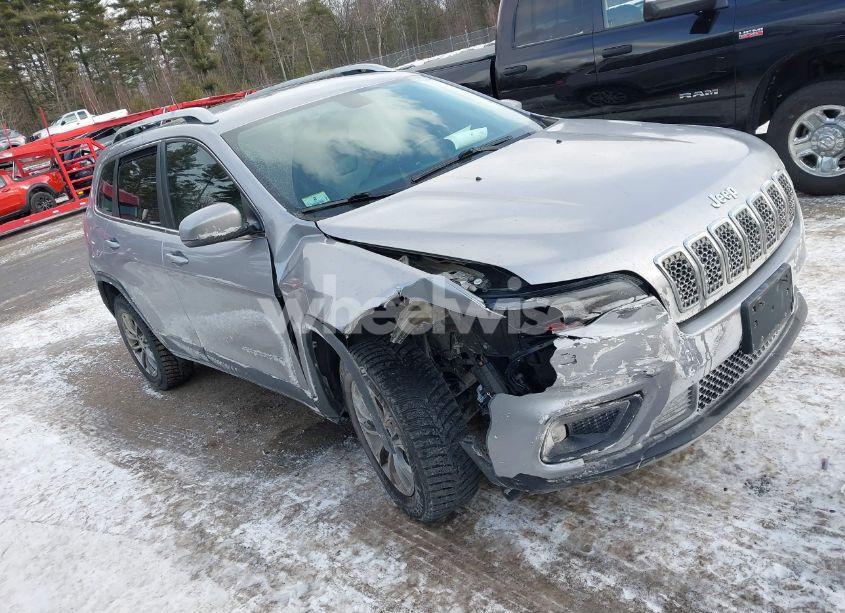 2019 Jeep Cherokee LATITUDE PLUS 4X4 (VIN 1C4PJMLB9KD311437) main photo