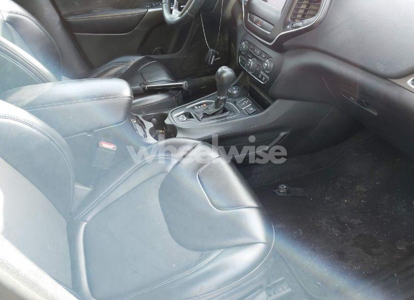 Photo 5 of 2019 Jeep Cherokee LATITUDE PLUS 4X4 (VIN 1C4PJMLB9KD311437)