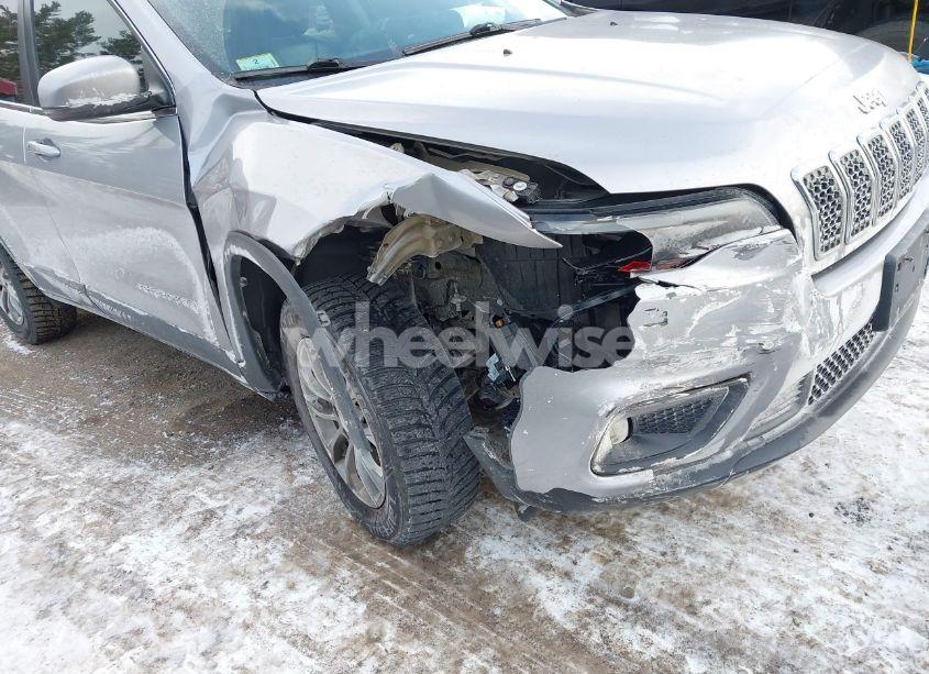 Photo 6 of 2019 Jeep Cherokee LATITUDE PLUS 4X4 (VIN 1C4PJMLB9KD311437)