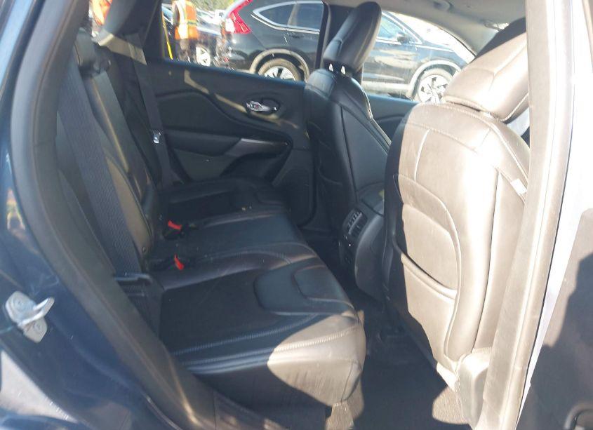 Photo 8 of 2019 Jeep Cherokee LATITUDE PLUS 4X4 (VIN 1C4PJMLB9KD408928)