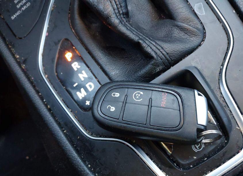 Photo 11 of 2019 Jeep Cherokee LATITUDE PLUS 4X4 (VIN 1C4PJMLB9KD455392)