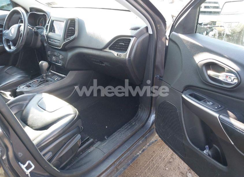 Photo 5 of 2020 Jeep Cherokee LATITUDE PLUS 4X4 (VIN 1C4PJMLB9LD520937)