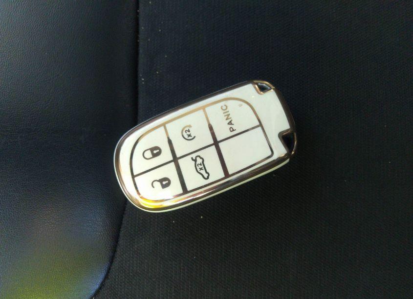 Photo 11 of 2019 Jeep Cherokee LATITUDE PLUS 4X4 (VIN 1C4PJMLBXKD195049)