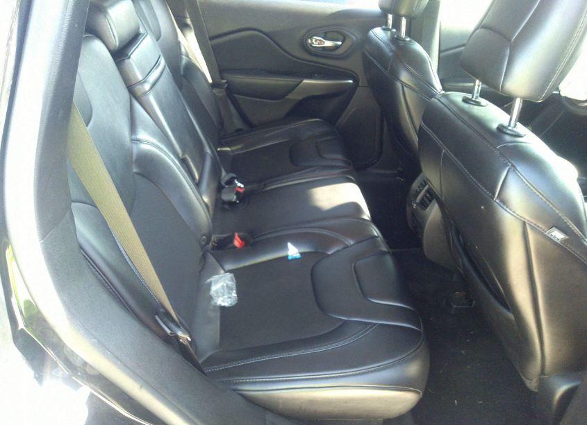 Photo 8 of 2019 Jeep Cherokee LATITUDE PLUS 4X4 (VIN 1C4PJMLBXKD195049)