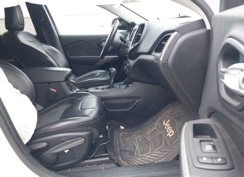 Photo 5 of 2019 Jeep Cherokee LATITUDE PLUS 4X4 (VIN 1C4PJMLBXKD199084)