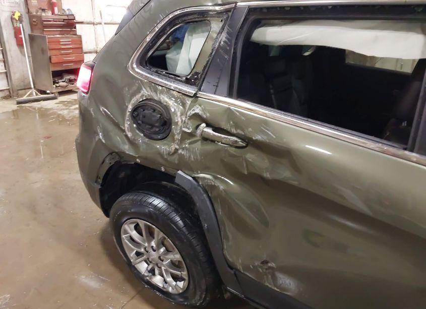 Photo 13 of 2019 Jeep Cherokee LATITUDE PLUS 4X4 (VIN 1C4PJMLBXKD212996)