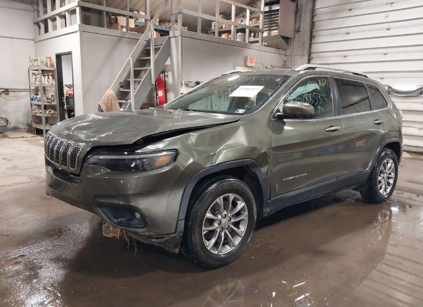 Photo 2 of 2019 Jeep Cherokee LATITUDE PLUS 4X4 (VIN 1C4PJMLBXKD212996)