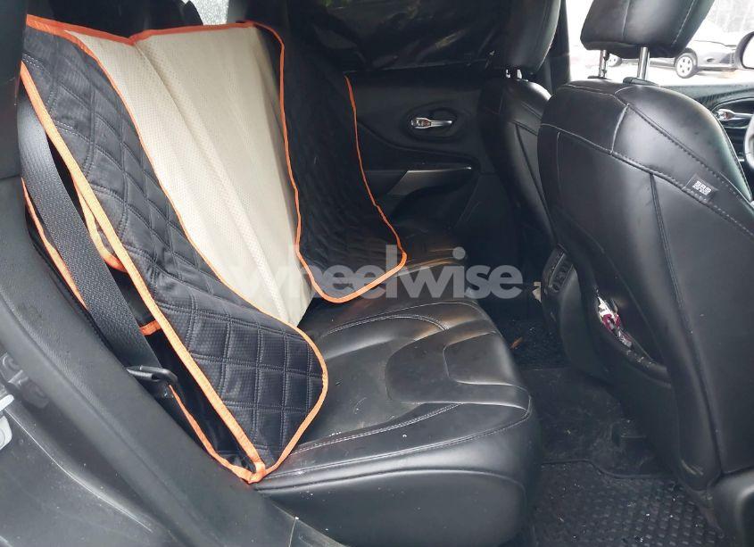 Photo 8 of 2019 Jeep Cherokee LATITUDE PLUS 4X4 (VIN 1C4PJMLBXKD272048)