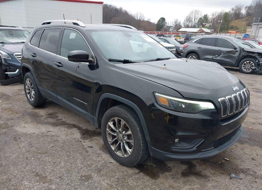 2019 Jeep Cherokee LATITUDE PLUS 4X4 (VIN 1C4PJMLBXKD338002) main photo