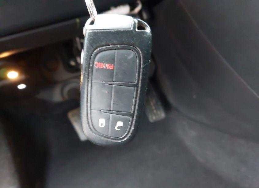 Photo 11 of 2019 Jeep Cherokee LATITUDE PLUS 4X4 (VIN 1C4PJMLBXKD338002)