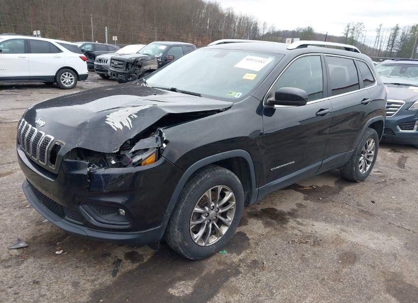 Photo 2 of 2019 Jeep Cherokee LATITUDE PLUS 4X4 (VIN 1C4PJMLBXKD338002)