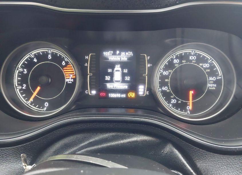 Photo 7 of 2019 Jeep Cherokee LATITUDE PLUS 4X4 (VIN 1C4PJMLBXKD338002)