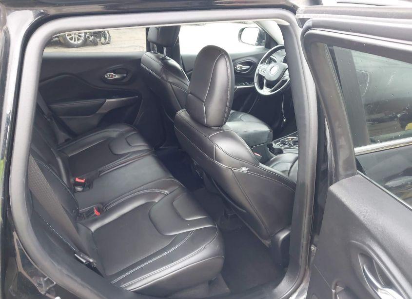 Photo 8 of 2019 Jeep Cherokee LATITUDE PLUS 4X4 (VIN 1C4PJMLBXKD338002)