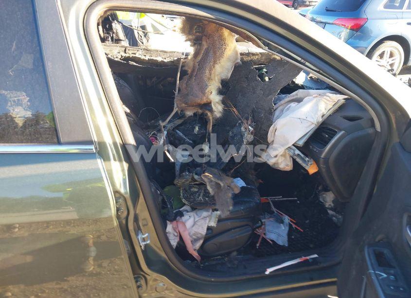 Photo 5 of 2019 Jeep Cherokee LATITUDE PLUS 4X4 (VIN 1C4PJMLBXKD349730)