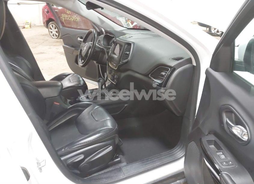 Photo 5 of 2019 Jeep Cherokee ALTITUDE 4X4 (VIN 1C4PJMLBXKD385451)