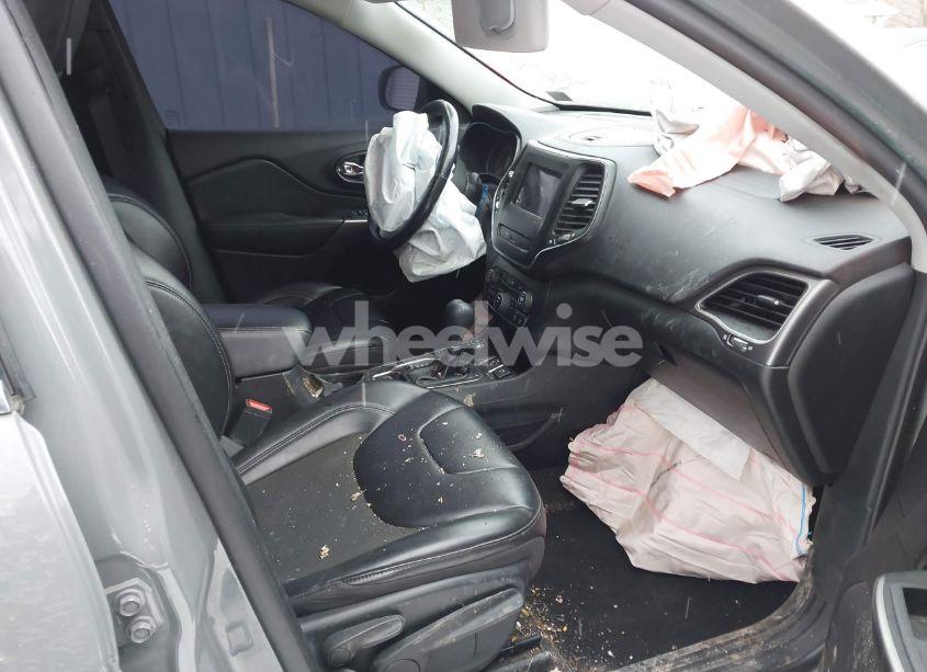 Photo 5 of 2020 Jeep Cherokee LATITUDE PLUS 4X4 (VIN 1C4PJMLBXLD569046)