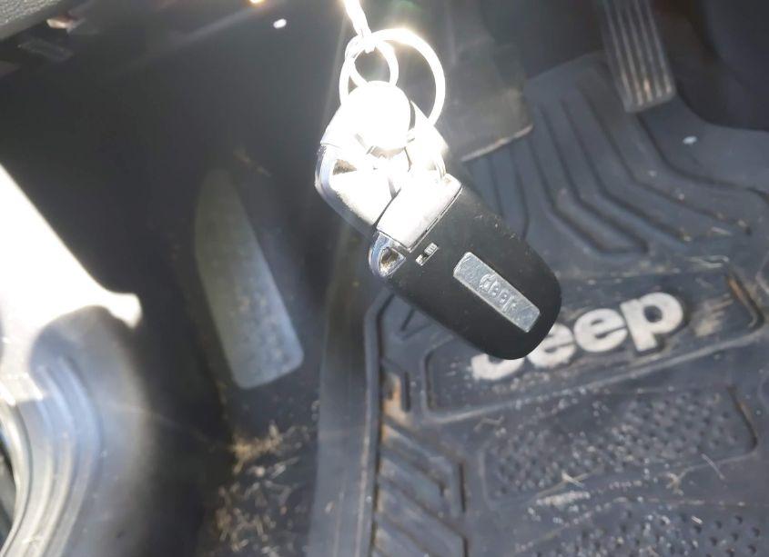 Photo 11 of 2020 Jeep Cherokee LATITUDE PLUS 4X4 (VIN 1C4PJMLBXLD602711)