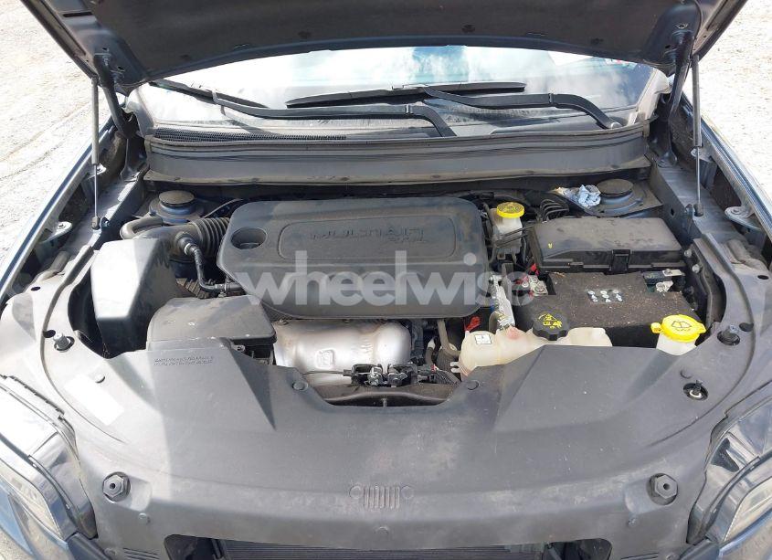 Photo 10 of 2020 Jeep Cherokee (VIN 1C4PJMLBXLD617239)