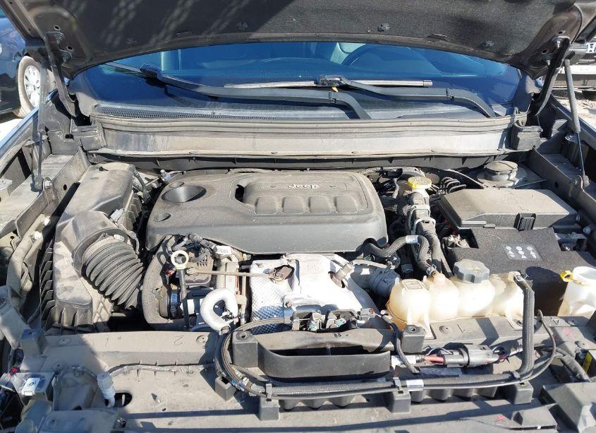 Photo 10 of 2019 Jeep Cherokee LATITUDE PLUS 4X4 (VIN 1C4PJMLN1KD192759)