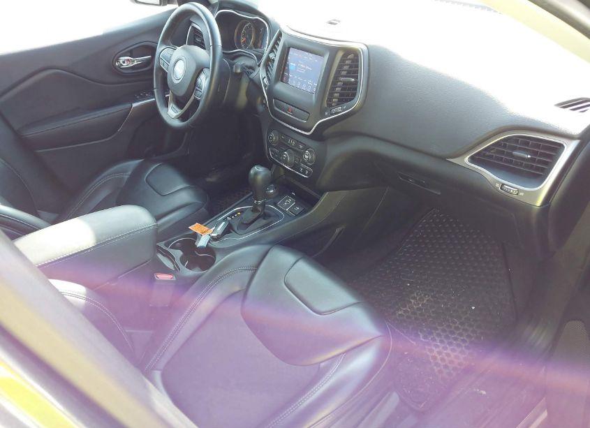 Photo 5 of 2019 Jeep Cherokee LATITUDE PLUS 4X4 (VIN 1C4PJMLN1KD192759)