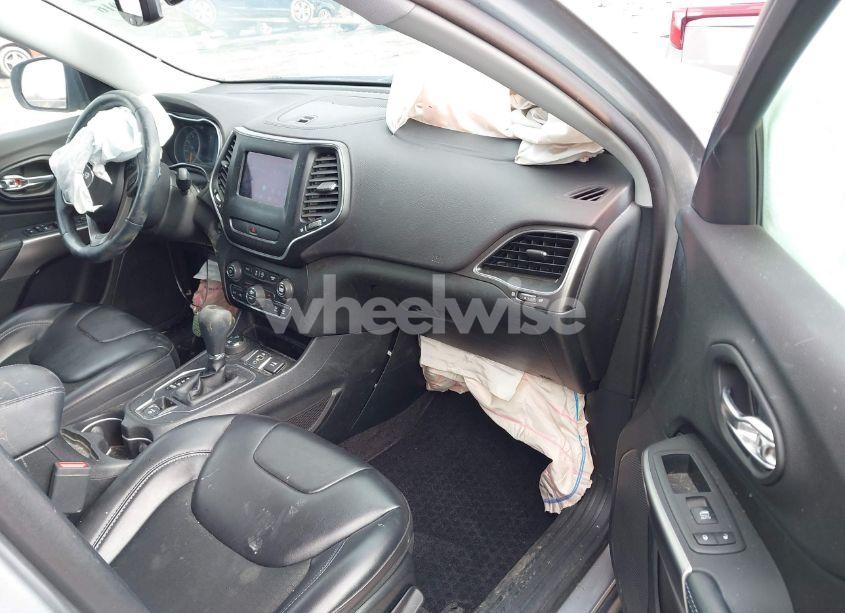 Photo 5 of 2019 Jeep Cherokee LATITUDE PLUS 4X4 (VIN 1C4PJMLN7KD157823)