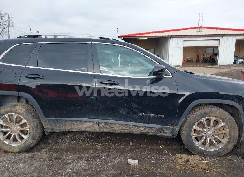 Photo 13 of 2019 Jeep Cherokee LATITUDE PLUS 4X4 (VIN 1C4PJMLX0KD155378)