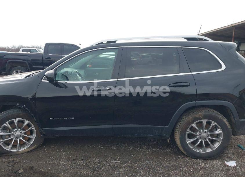 Photo 14 of 2019 Jeep Cherokee LATITUDE PLUS 4X4 (VIN 1C4PJMLX0KD155378)