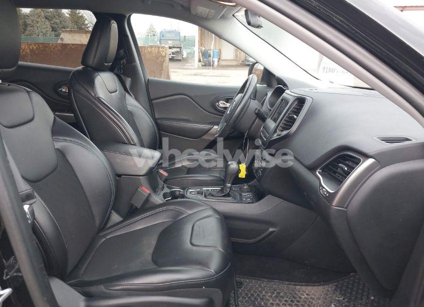 Photo 5 of 2019 Jeep Cherokee LATITUDE PLUS 4X4 (VIN 1C4PJMLX0KD155378)