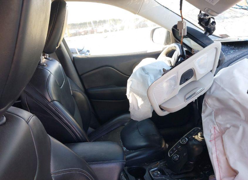 Photo 5 of 2019 Jeep Cherokee LATITUDE PLUS 4X4 (VIN 1C4PJMLX1KD230637)