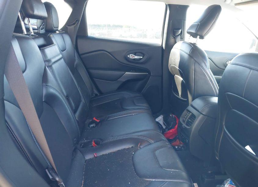 Photo 8 of 2019 Jeep Cherokee LATITUDE PLUS 4X4 (VIN 1C4PJMLX1KD230637)