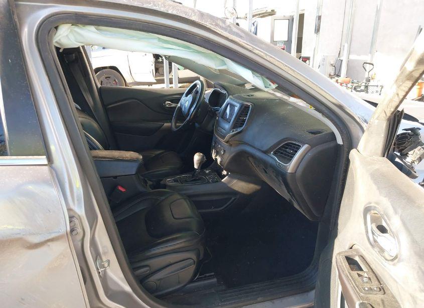 Photo 5 of 2019 Jeep Cherokee LATITUDE PLUS 4X4 (VIN 1C4PJMLX1KD272628)