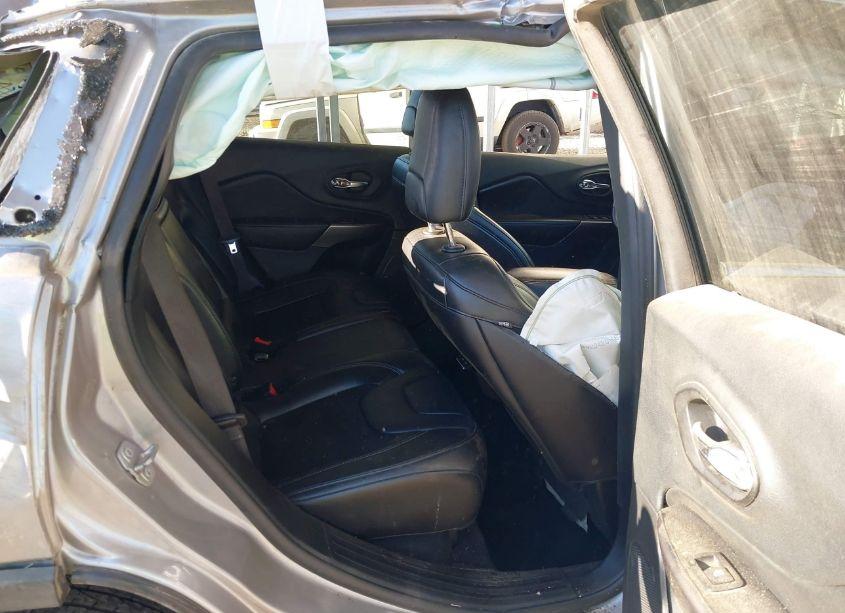 Photo 8 of 2019 Jeep Cherokee LATITUDE PLUS 4X4 (VIN 1C4PJMLX1KD272628)