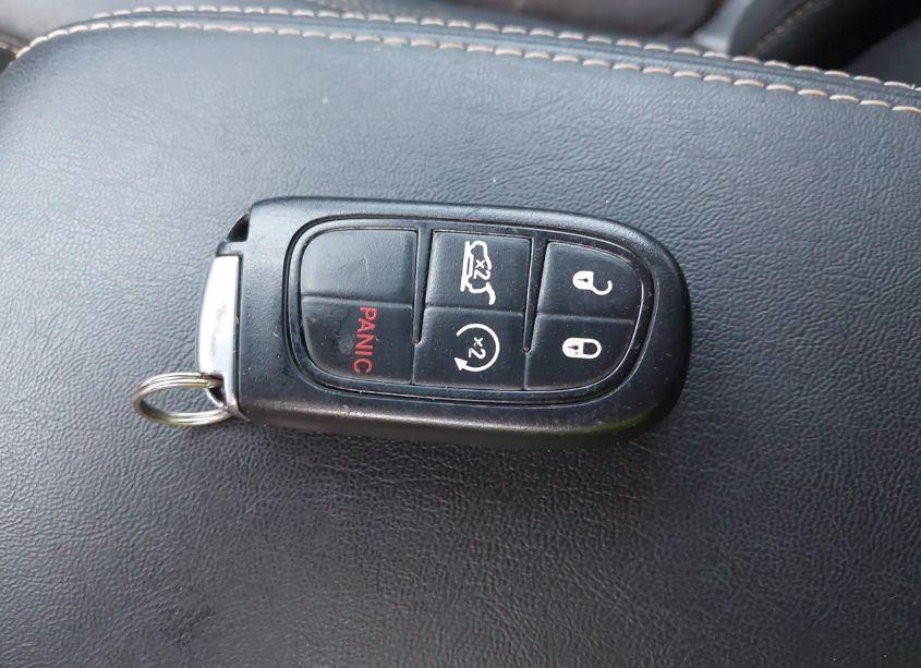 Photo 11 of 2018 Jeep Cherokee LATITUDE PLUS 4X4 (VIN 1C4PJMLX2JD580079)