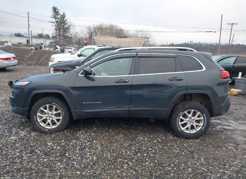 Photo 14 of 2018 Jeep Cherokee LATITUDE PLUS 4X4 (VIN 1C4PJMLX2JD580079)