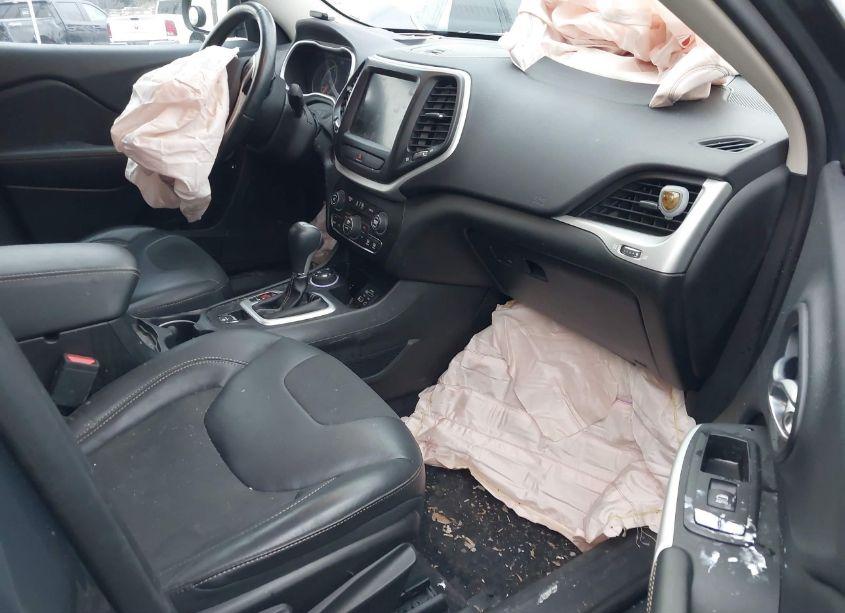 Photo 5 of 2018 Jeep Cherokee LATITUDE PLUS 4X4 (VIN 1C4PJMLX2JD580079)