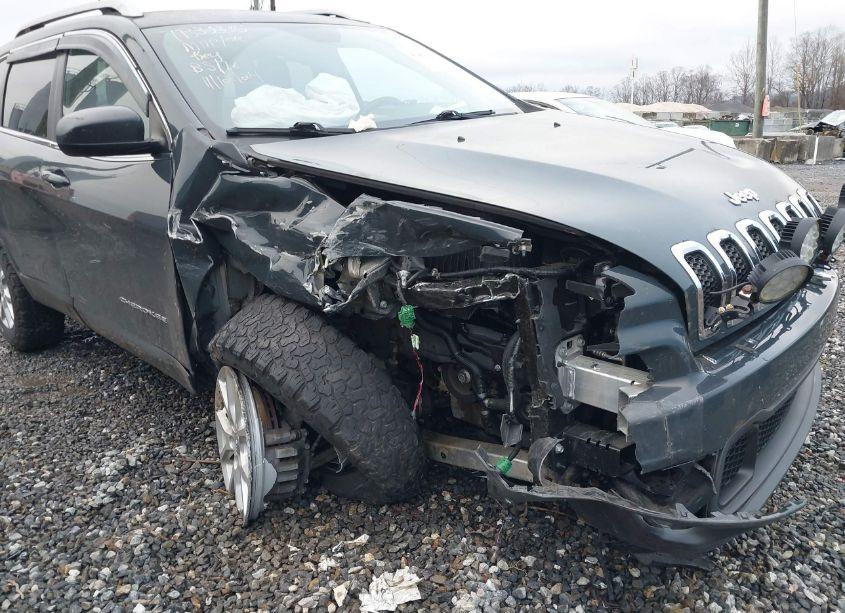 Photo 6 of 2018 Jeep Cherokee LATITUDE PLUS 4X4 (VIN 1C4PJMLX2JD580079)