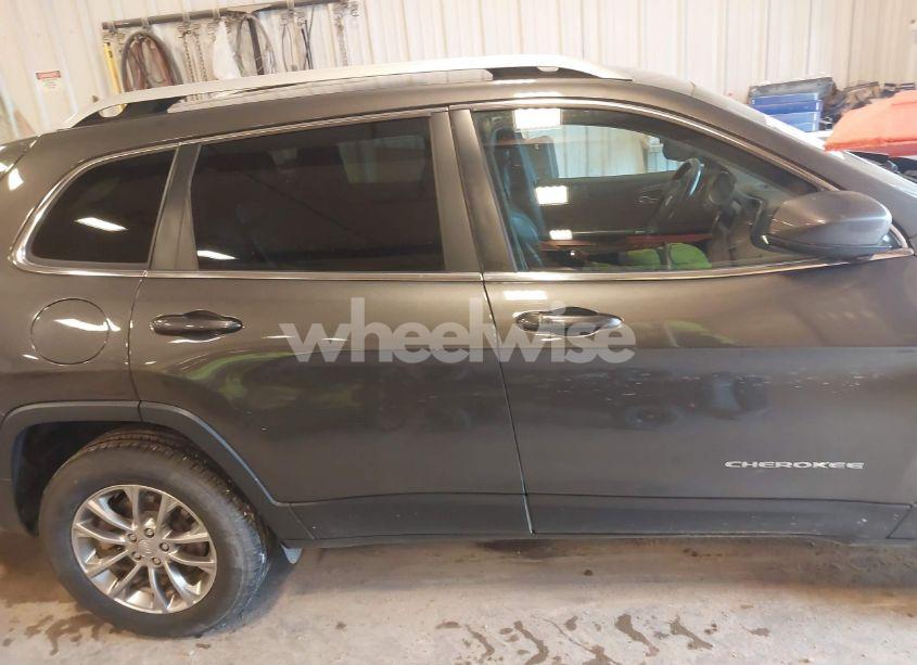 Photo 13 of 2019 Jeep Cherokee LATITUDE PLUS 4X4 (VIN 1C4PJMLX2KD101757)