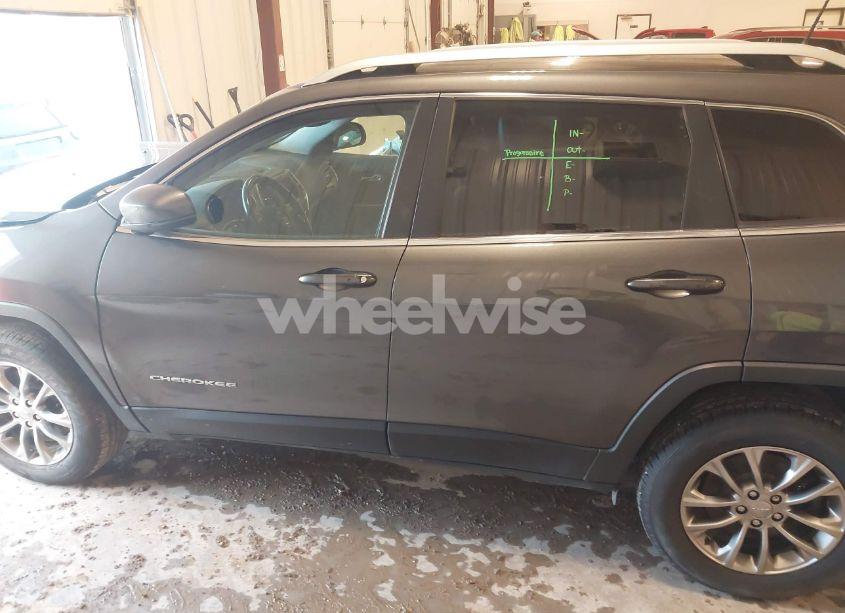 Photo 14 of 2019 Jeep Cherokee LATITUDE PLUS 4X4 (VIN 1C4PJMLX2KD101757)