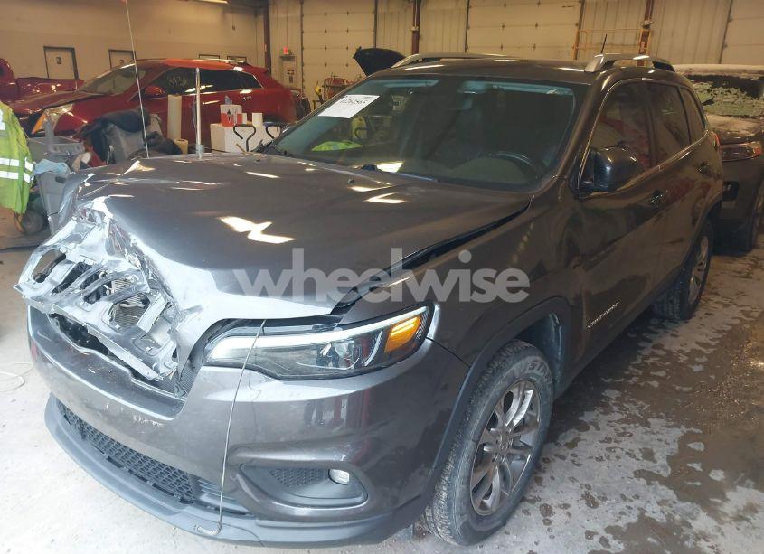 Photo 2 of 2019 Jeep Cherokee LATITUDE PLUS 4X4 (VIN 1C4PJMLX2KD101757)
