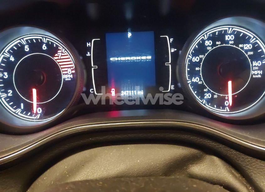 Photo 7 of 2019 Jeep Cherokee LATITUDE PLUS 4X4 (VIN 1C4PJMLX2KD101757)