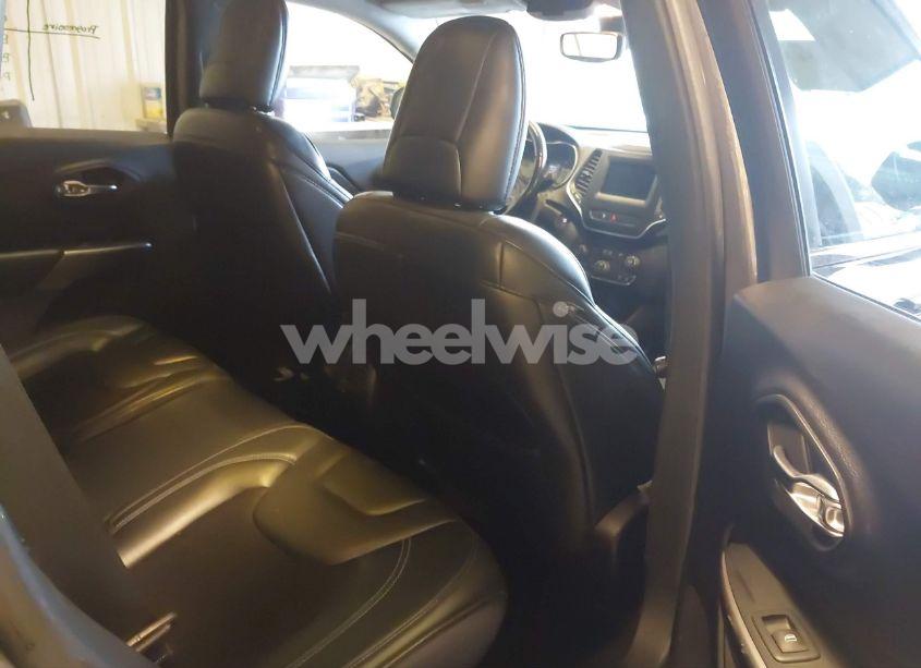 Photo 8 of 2019 Jeep Cherokee LATITUDE PLUS 4X4 (VIN 1C4PJMLX2KD101757)