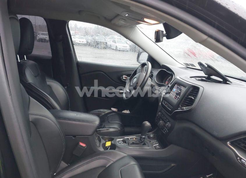Photo 5 of 2019 Jeep Cherokee LATITUDE PLUS 4X4 (VIN 1C4PJMLX2KD271665)