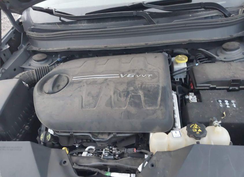 Photo 10 of 2019 Jeep Cherokee LATITUDE PLUS 4X4 (VIN 1C4PJMLX2KD374598)