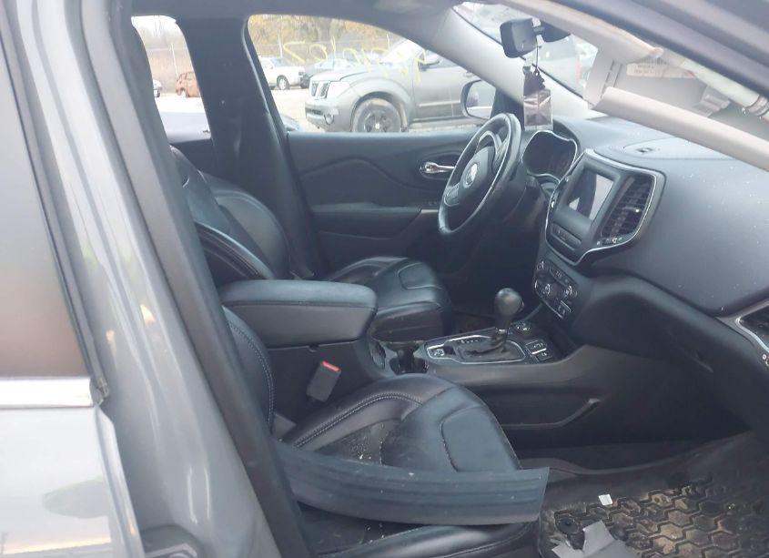 Photo 5 of 2019 Jeep Cherokee LATITUDE PLUS 4X4 (VIN 1C4PJMLX2KD374598)