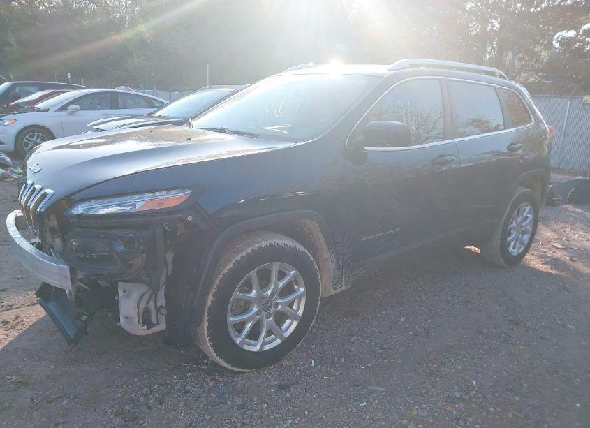 Photo 2 of 2018 Jeep Cherokee LATITUDE PLUS 4X4 (VIN 1C4PJMLX4JD521342)