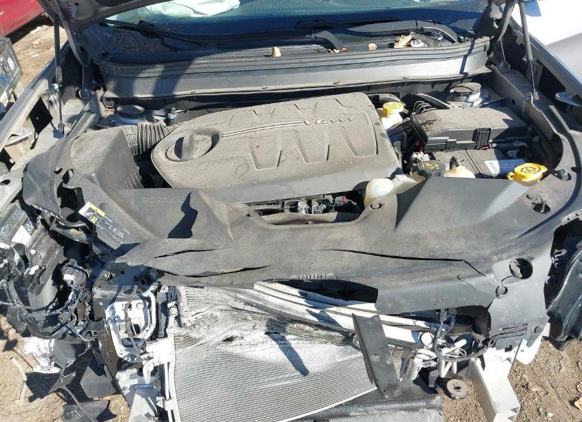 Photo 10 of 2019 Jeep Cherokee LATITUDE PLUS 4X4 (VIN 1C4PJMLX4KD127745)