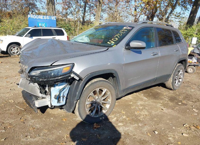 Photo 2 of 2019 Jeep Cherokee LATITUDE PLUS 4X4 (VIN 1C4PJMLX4KD127745)