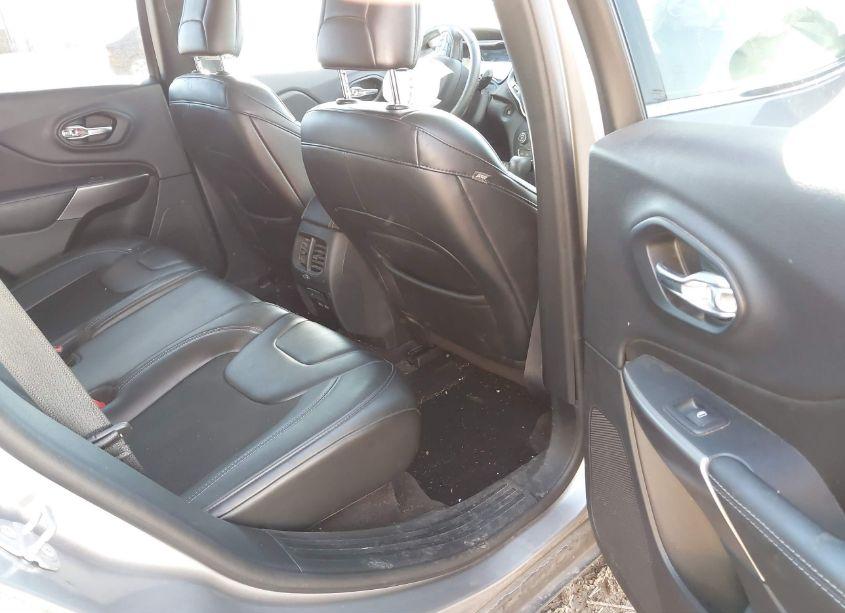 Photo 8 of 2019 Jeep Cherokee LATITUDE PLUS 4X4 (VIN 1C4PJMLX4KD127745)