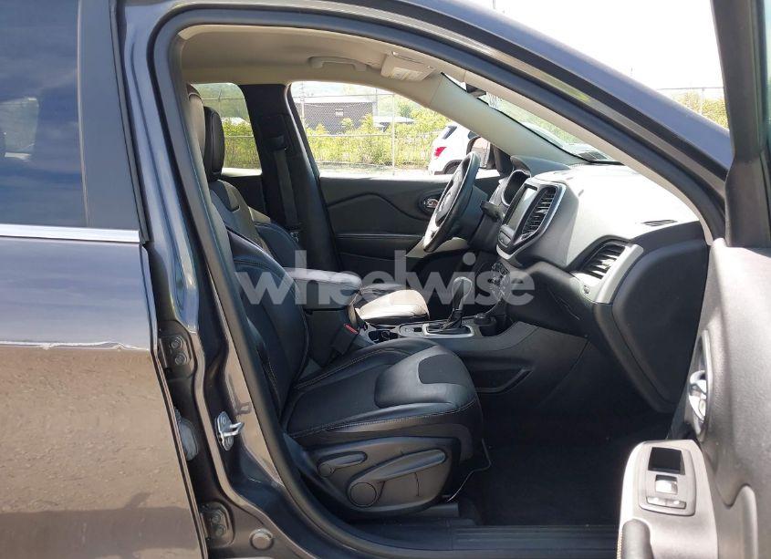 Photo 5 of 2018 Jeep Cherokee LATITUDE PLUS 4X4 (VIN 1C4PJMLX5JD603290)